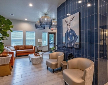 3300 Oak Creek Drive - Photo Thumbnail 6