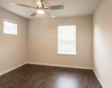 3300 Oak Creek Drive - Photo Thumbnail 28