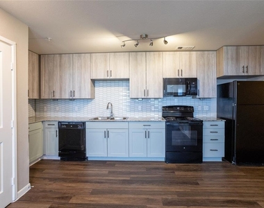 3300 Oak Creek Drive - Photo Thumbnail 22