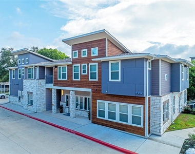 3300 Oak Creek Drive - Photo Thumbnail 2