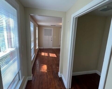 10 Olive Street - Photo Thumbnail 8