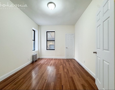 910 Riverside Drive - Photo Thumbnail 3