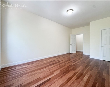910 Riverside Drive - Photo Thumbnail 4