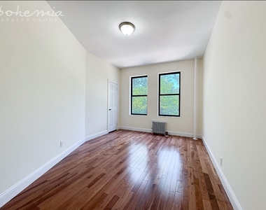 910 Riverside Drive - Photo Thumbnail 7