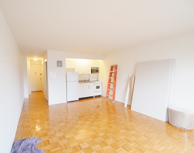 151 Lexington Avenue - Photo Thumbnail 3