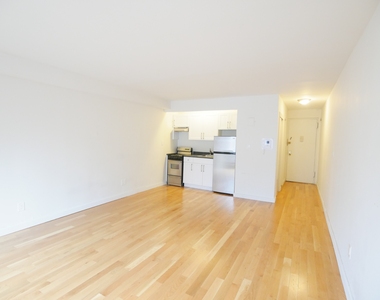 151 Lexington Avenue - Photo Thumbnail 3