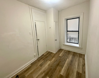 East 75th St & York - Photo Thumbnail 1