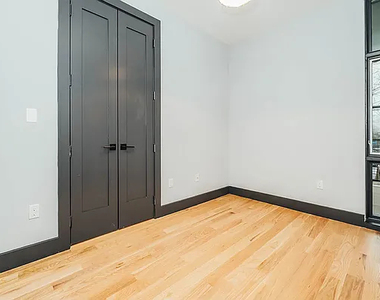 435 Wilson Street - Photo Thumbnail 4