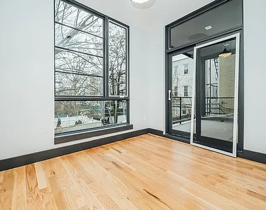 435 Wilson Street - Photo Thumbnail 3