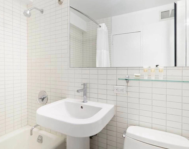 222 East 39th Street - Photo Thumbnail 6