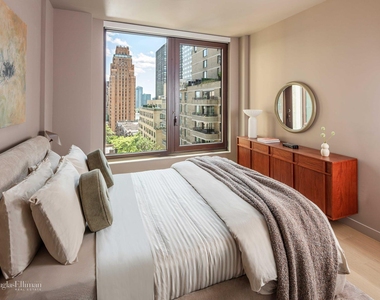 300 E 50th St - Photo Thumbnail 2
