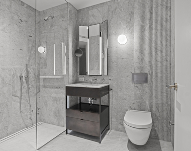135 E 47th Street - Photo Thumbnail 3