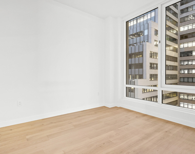 135 E 47th Street - Photo Thumbnail 4