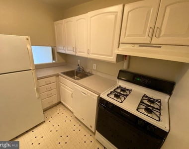 1330 New Hampshire Avenue Nw - Photo Thumbnail 2