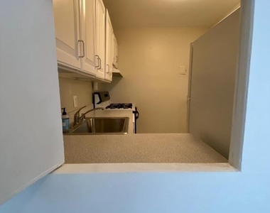 1330 New Hampshire Avenue Nw - Photo Thumbnail 3