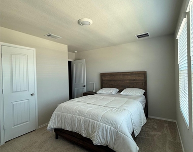 5704 Berriweather Dr - Photo Thumbnail 4