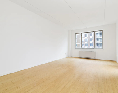 1st Avenue - Photo Thumbnail 2