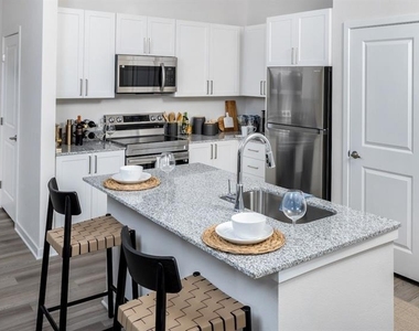 3110 Gowan Drive - Photo Thumbnail 6