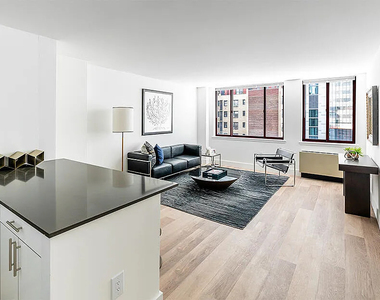 West 35th Street - Photo Thumbnail 1