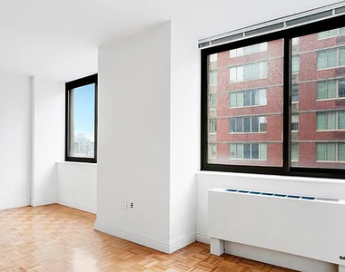 1500 Lexington Avenue - Photo Thumbnail 1