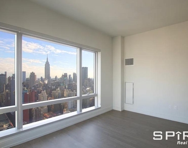 Tenth Avenue - Photo Thumbnail 0