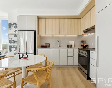 Hanover Place - Photo Thumbnail 2