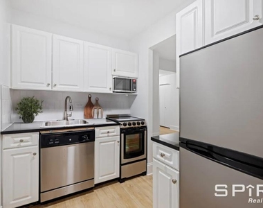 West 34th Street - Photo Thumbnail 2