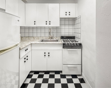 245 E 35th St - Photo Thumbnail 3