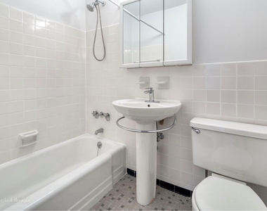 245 E 35th St - Photo Thumbnail 4
