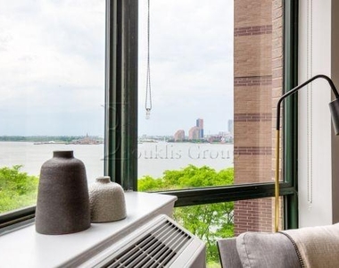 70 Battery Place - Photo Thumbnail 2
