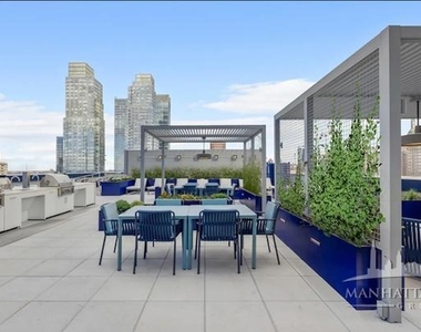 West 38th Street - Photo Thumbnail 5
