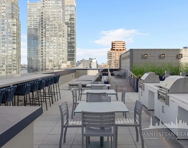 West 38th Street - Photo Thumbnail 7