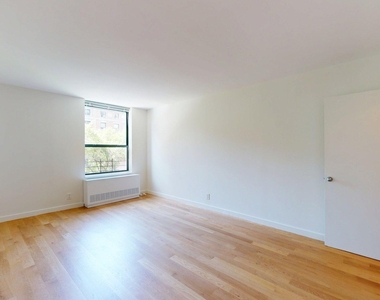 West 87th Street - Photo Thumbnail 1