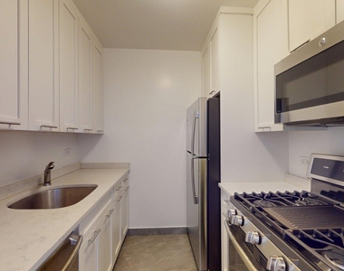 West 87th Street - Photo Thumbnail 2