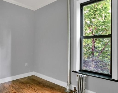 East 105th Street - Photo Thumbnail 4