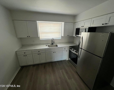 5452 Playa Way - Photo Thumbnail 4