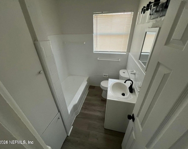 5452 Playa Way - Photo Thumbnail 3