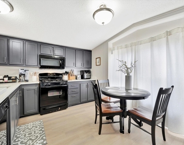 506 Main Street - Photo Thumbnail 12