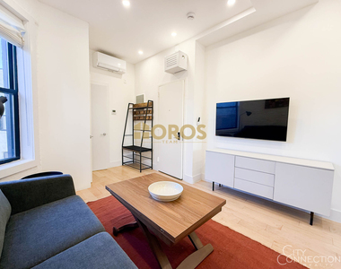 322 East 11th Street - Photo Thumbnail 4