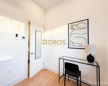 322 East 11th Street - Photo Thumbnail 8
