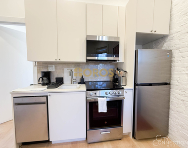 322 East 11th Street - Photo Thumbnail 2