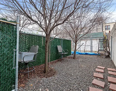295 Montgomery Street - Photo Thumbnail 17