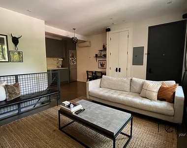 295 Montgomery Street - Photo Thumbnail 3