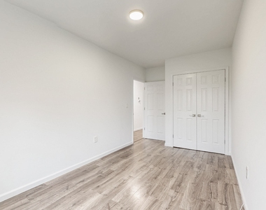 1091 Hancock Street - Photo Thumbnail 7