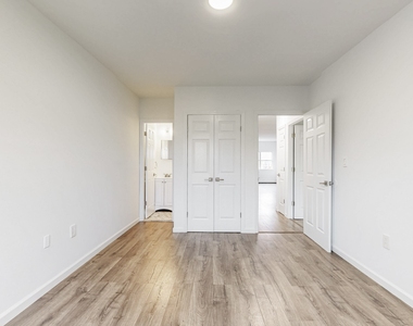 1091 Hancock Street - Photo Thumbnail 9