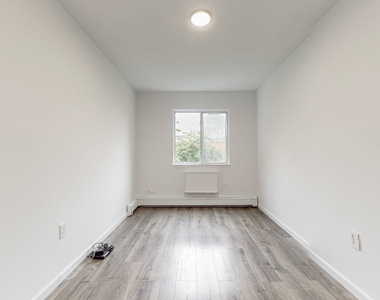 1091 Hancock Street - Photo Thumbnail 4