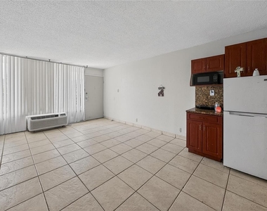 7900 S Orange Blossom Trail - Photo Thumbnail 2