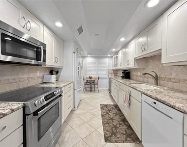 4325 Gulf Of Mexico Drive - Photo Thumbnail 7