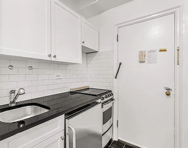 310 East 44th Street - Photo Thumbnail 1