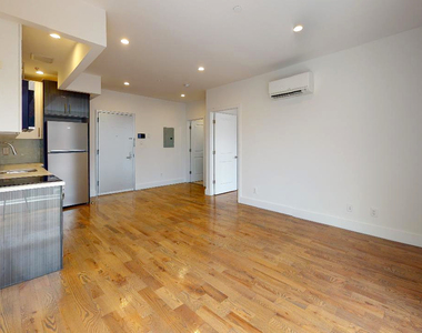 138-28 Queens Boulevard - Photo Thumbnail 4